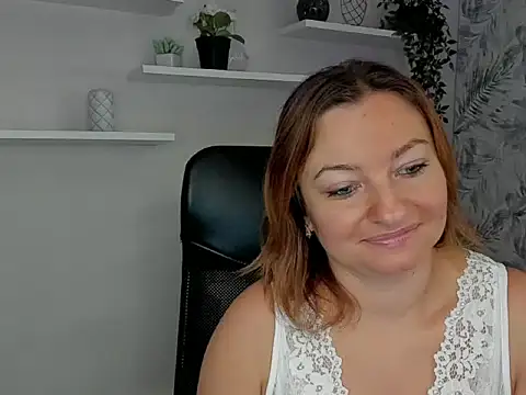 Snapshot of angelaSamt chatting on September 15, 2025, 5:41 am angelaSamt online show from September 15, 2025, 5:41 am