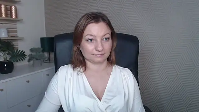 Snapshot of angelaSamt chatting on November 15, 2025, 7:56 am angelaSamt online show from November 15, 2025, 7:56 am