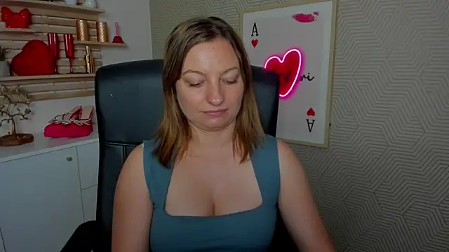 angelaSamt online show from June 18, 2026, 10:20 am