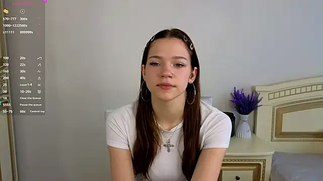 Snapshot of VelvetRisque chatting on April 29, 2026, 6:17 am VelvetRisque online show from April 29, 2026, 6:17 am