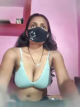 posewith online show from October 31, 2025, 8:00 am