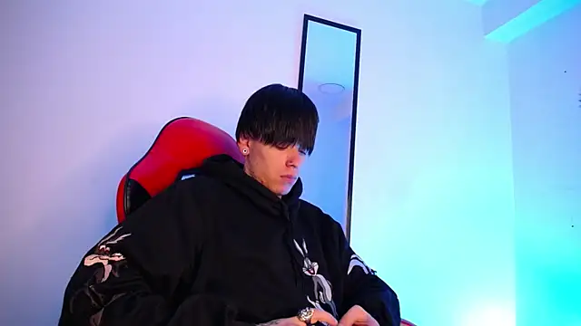 Anhonymus  online show from November 18, 2025, 3:43 am