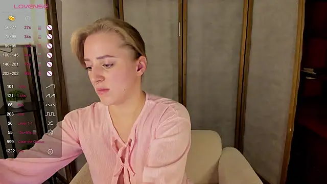 Snapshot of Alice_Cire chatting on November 16, 2025, 2:44 pm Alice Cire online show from November 16, 2025, 2:44 pm