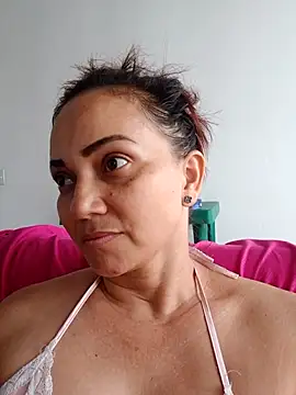 Amanda39 online show from April 21, 2026, 10:05 pm