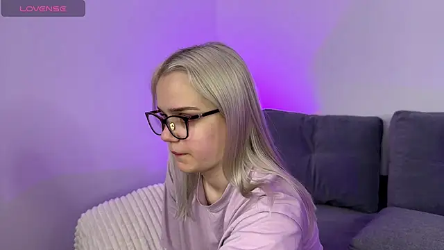 bawdycouplee online show from May 11, 2026, 4:04 pm