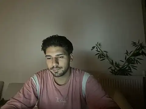 Maxhinelle online show from October 2, 2025, 4:32 pm