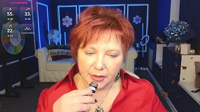 Kira Kenett online show from November 18, 2025, 5:11 am