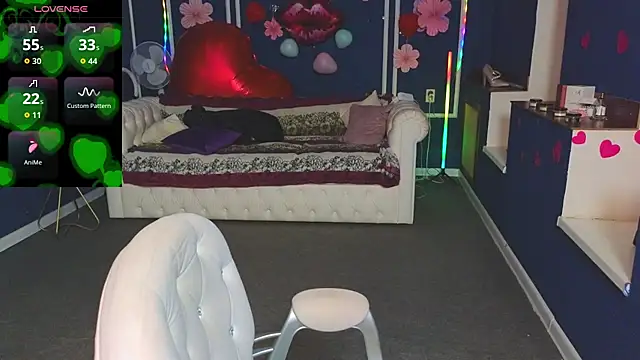 Kira Kenett online show from February 21, 2026, 5:37 pm