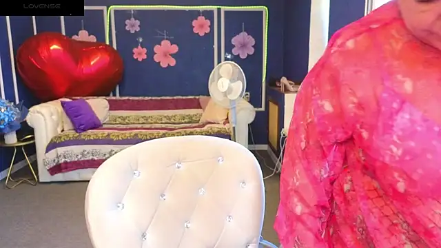 Snapshot of Kira_Kenett chatting on June 4, 2026, 5:34 am Kira Kenett online show from June 4, 2026, 5:34 am