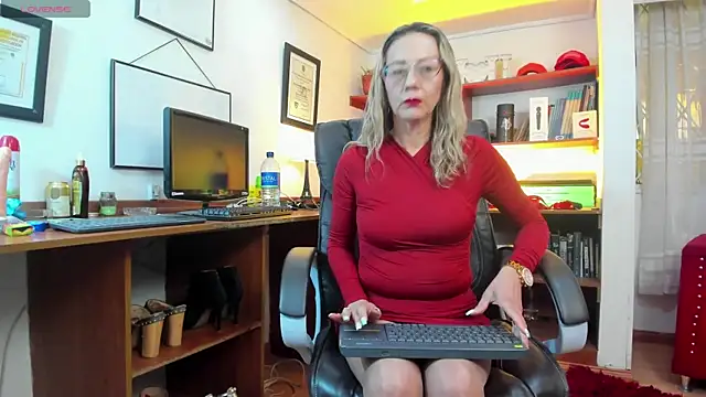Snapshot of GretaVoss_ chatting on June 16, 2026, 8:42 pm GretaVoss online show from June 16, 2026, 8:42 pm