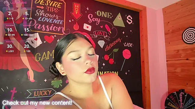 Snapshot of HatsaJones chatting on December 5, 2025, 4:44 am HatsaJones online show from December 5, 2025, 4:44 am