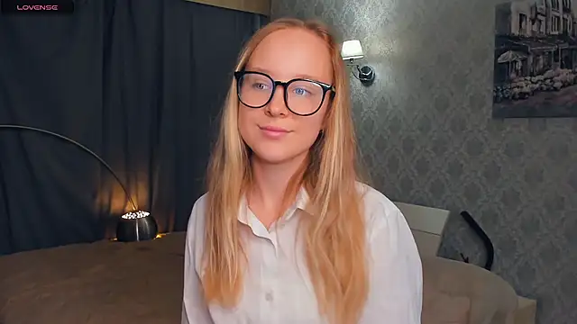 SoonMoor online show from October 27, 2025, 7:04 pm