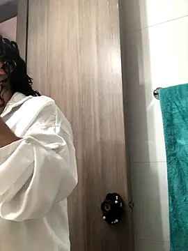 Snapshot of Paris_11 chatting on October 21, 2025, 12:15 pm Paris 11 online show from October 21, 2025, 12:15 pm