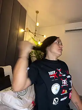 TiffanyyLam online show from December 20, 2025, 11:35 am