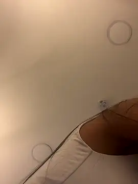 TiffanyyLam online show from December 16, 2025, 11:36 am