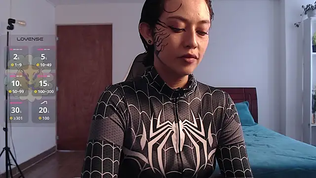 Ellyuwuw online show from October 17, 2025, 6:21 pm