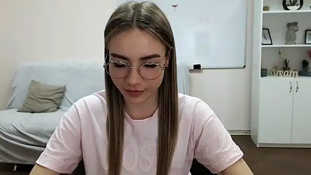 Snapshot of aSingleOne chatting on October 27, 2025, 5:47 pm aSingleOne online show from October 27, 2025, 5:47 pm