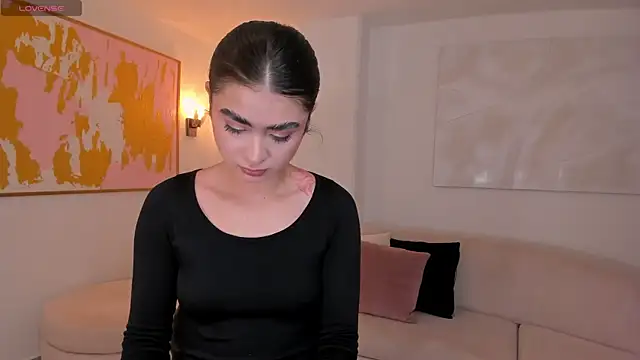 LucyWeiss  online show from October 25, 2025, 7:47 pm