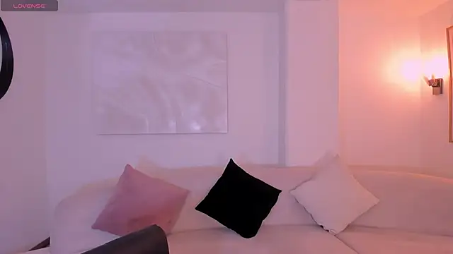 LucyWeiss  online show from October 23, 2025, 9:02 pm