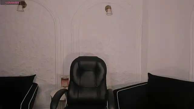 Snapshot of MayaMoretti_ chatting on December 14, 2025, 3:13 am MayaMoretti online show from December 14, 2025, 3:13 am