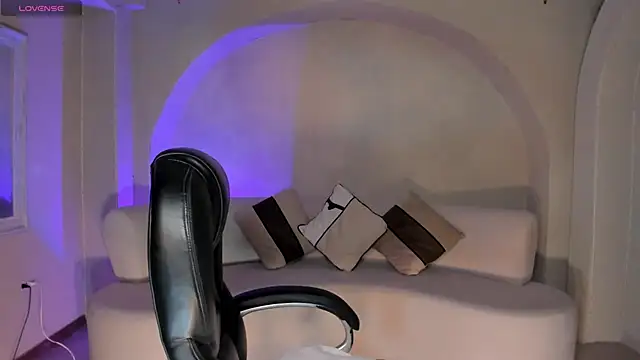 MayaMoretti  online show from February 25, 2026, 4:01 am