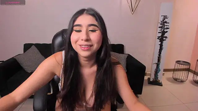 Snapshot of MayaMoretti_ chatting on October 15, 2025, 3:38 am MayaMoretti online show from October 15, 2025, 3:38 am