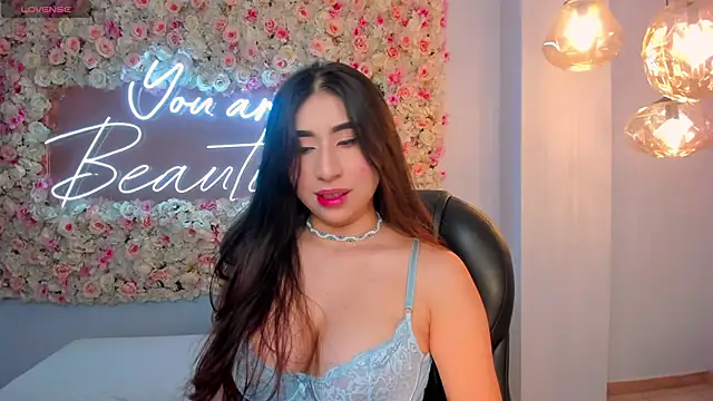 Snapshot of MayaMoretti_ chatting on October 24, 2025, 3:38 am MayaMoretti online show from October 24, 2025, 3:38 am