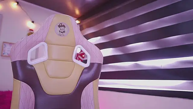 Rebecah 1 online show from December 22, 2025, 1:44 pm