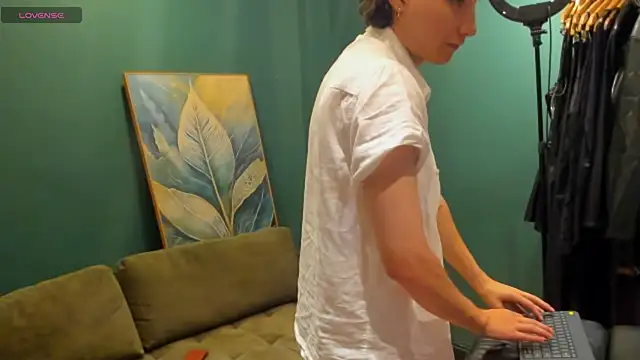 enzo steel online show from October 19, 2025, 6:54 pm