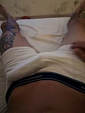 Snapshot of Skate012 chatting on March 2, 2026, 5:52 am Skate012 online show from March 2, 2026, 5:52 am