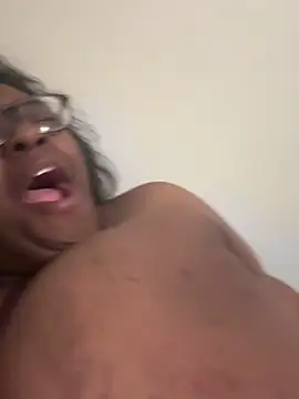 Snapshot of bunbun420247 chatting on December 2, 2025, 7:54 am bunbun420247 online show from December 2, 2025, 7:54 am