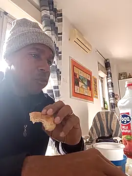 estrogeni online show from March 23, 2026, 7:52 am