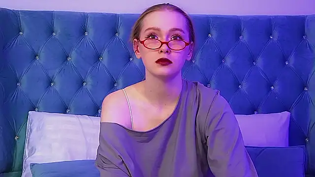 AgataFoxley online show from March 4, 2026, 6:04 pm