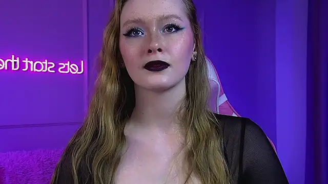 AgataFoxley online show from May 5, 2026, 6:38 am