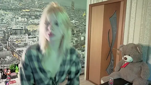 luvvcutie online show from June 18, 2026, 4:55 am