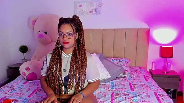 Snapshot of Hill_Brownie chatting on December 5, 2025, 1:21 pm Hill Brownie online show from December 5, 2025, 1:21 pm