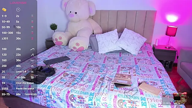 Snapshot of Hill_Brownie chatting on December 3, 2025, 12:59 pm Hill Brownie online show from December 3, 2025, 12:59 pm