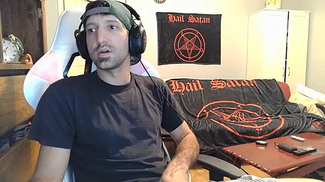 Snapshot of Ardokks chatting on October 28, 2025, 4:02 am Ardokks online show from October 28, 2025, 4:02 am