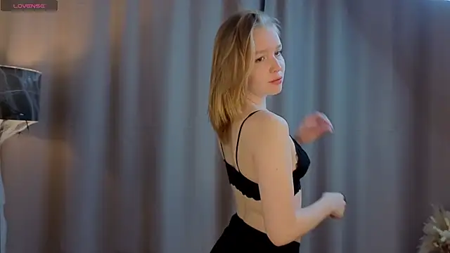 Snapshot of VinnieSerrano chatting on November 6, 2025, 1:04 pm VinnieSerrano online show from November 6, 2025, 1:04 pm