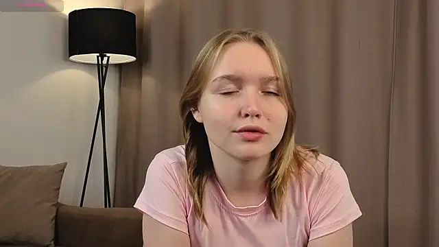 Snapshot of VinnieSerrano chatting on October 6, 2025, 2:07 pm VinnieSerrano online show from October 6, 2025, 2:07 pm