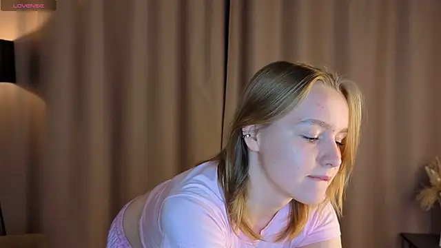 Snapshot of VinnieSerrano chatting on October 25, 2025, 2:07 pm VinnieSerrano online show from October 25, 2025, 2:07 pm