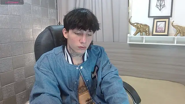 Snapshot of Iantwink18 chatting on November 9, 2025, 9:08 pm Iantwink18 online show from November 9, 2025, 9:08 pm