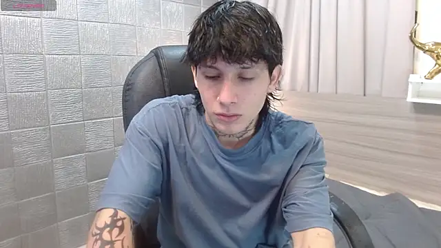 Snapshot of Iantwink18 chatting on November 18, 2025, 2:16 am Iantwink18 online show from November 18, 2025, 2:16 am