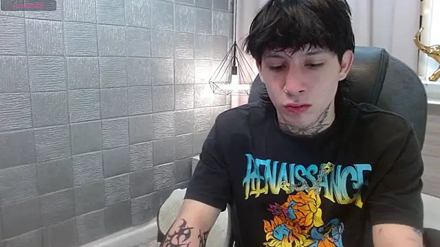 Snapshot of Iantwink18 chatting on November 20, 2025, 3:18 am Iantwink18 online show from November 20, 2025, 3:18 am