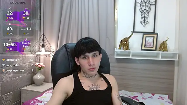 Snapshot of Iantwink18 chatting on October 18, 2025, 6:37 am Iantwink18 online show from October 18, 2025, 6:37 am