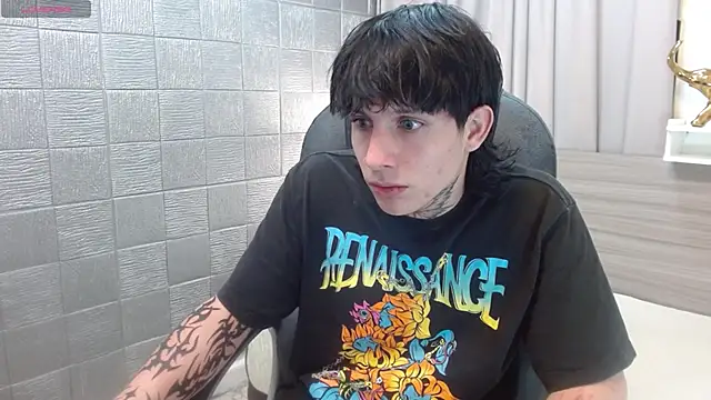 Snapshot of Iantwink18 chatting on November 19, 2025, 3:12 pm Iantwink18 online show from November 19, 2025, 3:12 pm