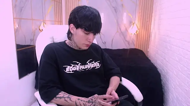 Iantwink18 online show from March 9, 2026, 4:38 am