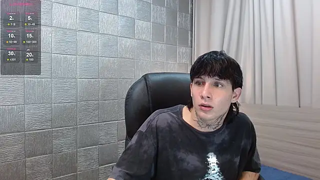 Snapshot of Iantwink18 chatting on November 5, 2025, 1:52 am Iantwink18 online show from November 5, 2025, 1:52 am