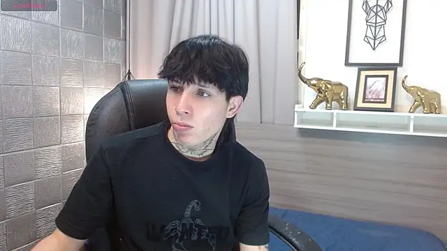 Snapshot of Iantwink18 chatting on November 6, 2025, 5:39 pm Iantwink18 online show from November 6, 2025, 5:39 pm