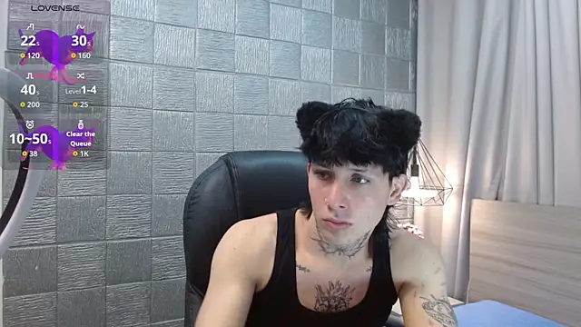 Snapshot of Iantwink18 chatting on October 17, 2025, 6:32 pm Iantwink18 online show from October 17, 2025, 6:32 pm